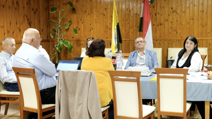 Rejtélyes eltűnése után elengedhetik Jenő polgármesterének a kezét