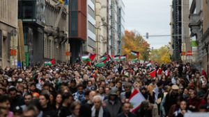 Több tízezren tüntettek Brüsszelben, Izrael nekiesett a francia elnöknek