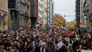 Több tízezren tüntettek Brüsszelben, Izrael nekiesett a francia elnöknek