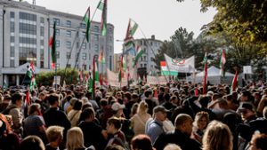 Magyar Péter kért valamit a rendőrségtől, majd verset szavalt