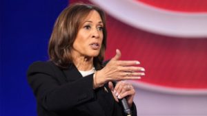 Durvul a kampány, Kamala Harris előrántotta Donald Trump hitleres kijelentését, és fasisztának nevezte a volt elnököt