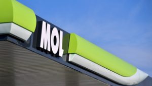 A 444-en megjelent cikkek miatt tesz feljelentést a Mol