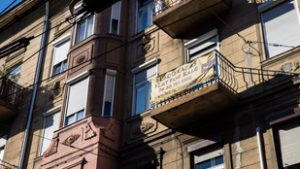 Durva áremelkedés az ingatlanpiacon, lakások százezrei állnak üresen