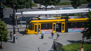 A csúcsforgalomban füstölt el egy villamos Budán