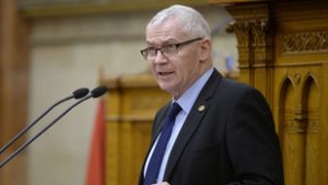 Nincs összefüggés a nyírmeggyesi gyerekvetkőztető tanár és a csaló tankerületi vezető ügye között