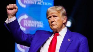 Káoszt, majd hosszú belső harcokat hozna Donald Trump veresége