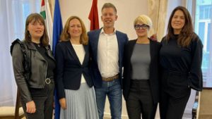 Magyar Péter nőkkel fotózkodott, Szentkirálya Alexandra válasza sem váratott sokáig magára