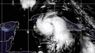 A Rafael trópusi vihar elérte Kubát és hurrikánná erősödött