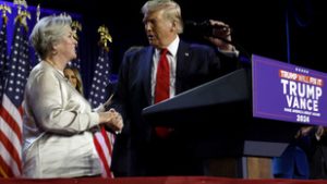 Trump megint olyat lépett, amitől megakadt a falat az amerikaiak torkán