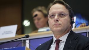 Zöld utat kap Várhelyi Olivér, de jelentősen megnyirbálják a hatáskörét