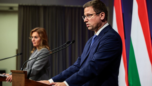 Diplomáciai nagyüzem és hangfelvételek árnyékában jönnek a kormány bejelentései