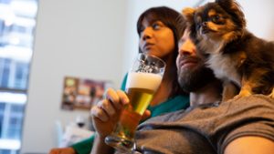 A kanapékirályok kedvenc alkoholos itala lehet a legkárosabb az egészségre