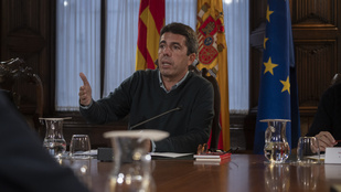 Több százezren követelik a távozását, de nem hajlandó lemondani a tragédia után Valencia elnöke