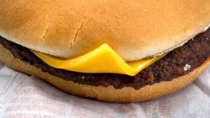 Egy embert megölt a fertőzött hagyma, az óriáscég most mélyen a zsebébe nyúl