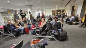 Hét órát ültek a Wizz Air magyar utasai a gépen, majd még 10 órát váratták őket a repülőtéren