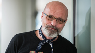 Zacher Gábor már délután megkért mindenkit, hogy ne próbáljanak vele ébredni
