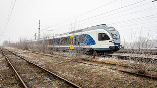 Gázolás történt hétfő hajnalban, több helyen nem járnak a vonatok