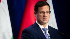 Magyarok százezreinek esett le kő a szívéről, amikor Gulyás Gergely bejelentést tett