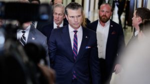 Egy idült alkoholista lehet a Pentagon ura