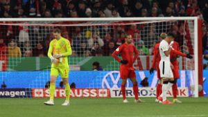 Manuel Neuert életében először kiállították, a Bayern München kiesett a Német Kupából