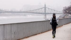 Sokszínű arcában pompázik az időjárás, az ég azonban mégis szürke marad