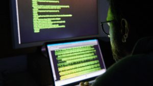 Több magyar kormányszerv anyagai is fent lehetnek a dark weben a szakértő szerint