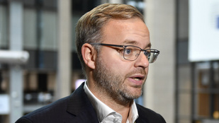 Orbán Balázs kiborult a kisbusz miatt, ami nem is vitte őt, retorziót ígér