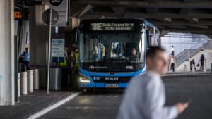 Elindult a licit Vitézy Dávid és Szentkirályi Alexandra között, amit csak a reptérre buszozók nyerhetnek meg
