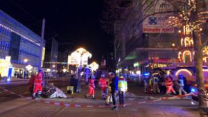 Autó hajtott egy németországi karácsonyi vásárba, rengeteg a sérült