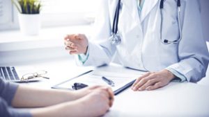 Sok esetben a derékfájás a tünete a súlyos betegségnek - Beszélgetés a mielóma multiplexről Dr. Váróczy László hematológus egyetemi docenssel