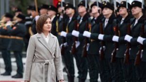 Beiktatták hivatalába az oroszbarát ellenfelét legyőző moldovai elnököt