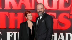 Rejtélyes üzenettel jelentkezett Lily Allen, szakíthatott David Harbourrel