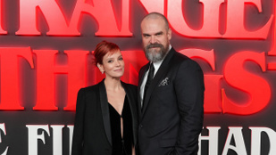 Rejtélyes üzenettel jelentkezett Lily Allen, szakíthatott David Harbourrel