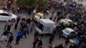 Több ember meghalt Aszad híveinek véres támadásában