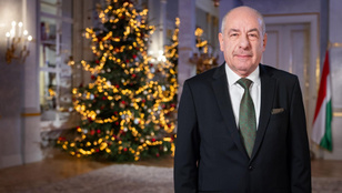 Keménykalap és krumpliorr a Sándor-palotában