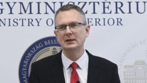 Rétvári Bence: Januártól átlagosan 21,2 százalékkal nő a tanárok és az óvónők bére