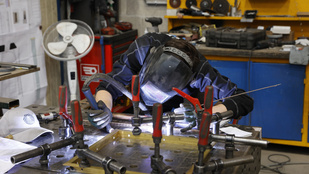 Fordulat jöhet a bérekben, búcsút inthetünk 10 százalék feletti bérdinamikának