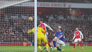 Nem szépen, de simán hozta a kötelezőt az Arsenal