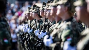 Megszólalt az egykori parancsnok, bármikor visszaállíthatják a sorkötelezettséget Magyarországon, ha szükséges