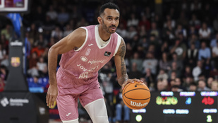 Hanga Ádám értékes játékával padlóra küldték a Barcelonát