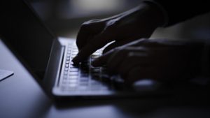 Még mindig árulják az interneten a hekkerek az ellopott magyar katonai adatokat