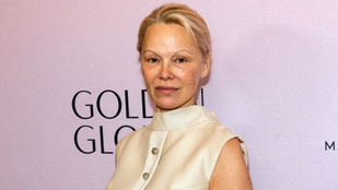 Pamela Anderson: Majdnem meghaltam a repülőn