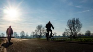 Marad a tavasznak beillő tél, de a szél begombolja a kabátokat