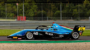 Ázsiai versenysorozatban is indul idén a brit Forma–4 magyar újoncbajnoka