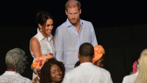 Katasztrófaturizmussal vádolják Meghan Markle-t és Harry herceget