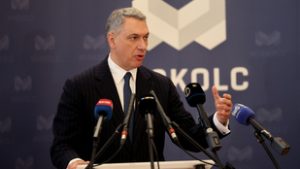 „Sz.rból várat? Megpróbálok!” – Lázár Jánost tüntetők fogadták Miskolcon