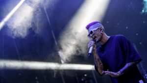 Szokatlan helyen bukkant fel ByeAlex és zenekara, de jól sült el a dolog