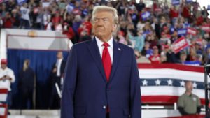 Bemutatták Donald Trump új elnöki portréját
