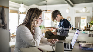 A munkaidő vége azt is jelenti, hogy a munkahelyi üzeneteknek és hívásoknak sincs helye