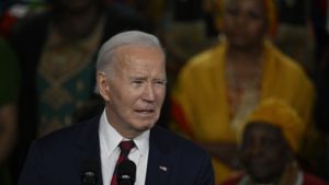 Joe Biden kegyelmet ad embereinek, hogy megóvja őket Donald Trump bosszújától